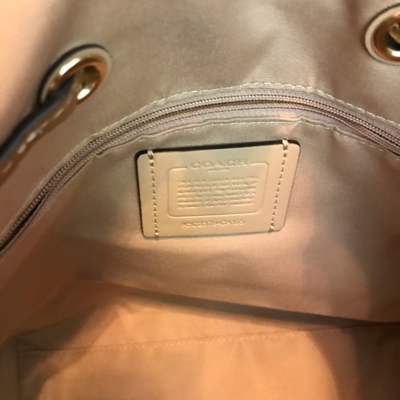 Coach Andy tote with horse and carriage - Picture 13 of 16